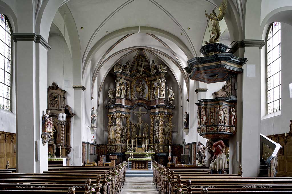 Moehnesee, Mhnesee, Koerbecke, Krbecke, Kreis Soest, Blick in barocke St. Pankratius Kirche, Sauerland