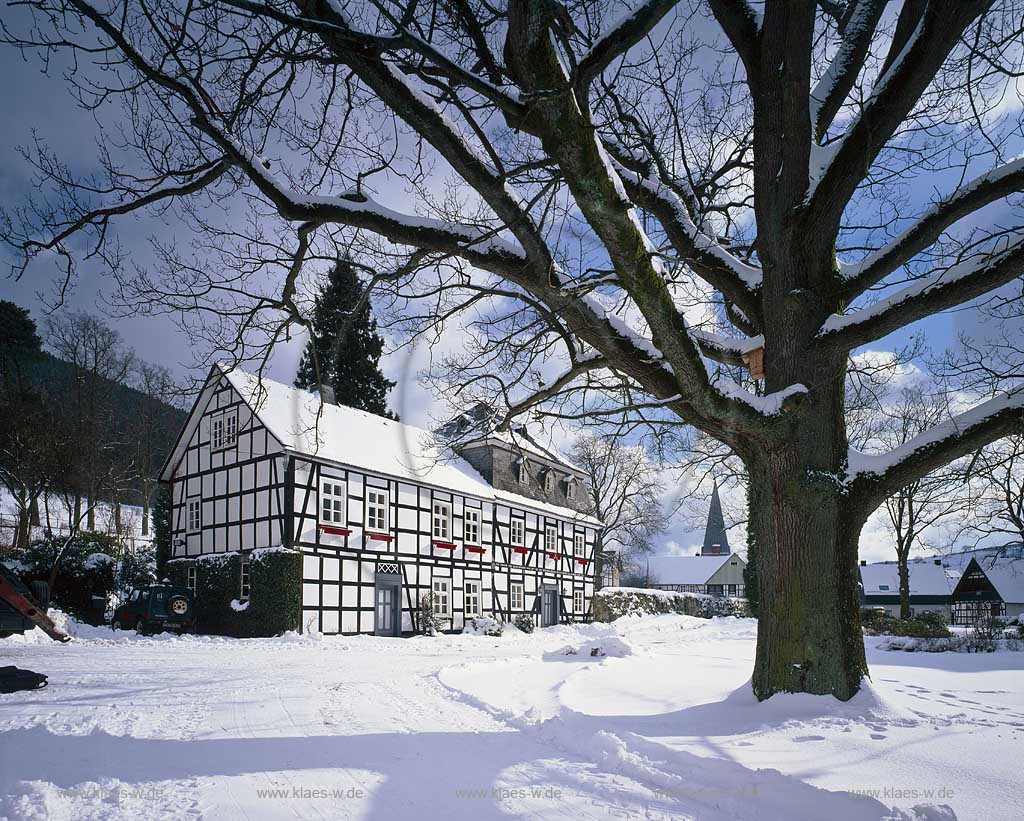 Olsberg, Bruchhausen, Hochsauerlandkreis, Rentei am Schloss in Winterlandschaft, Sauerland