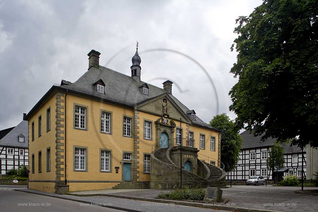 Ruethen, Rthen, Kreis Soest, Blick auf altes Rathaus, Sauerland