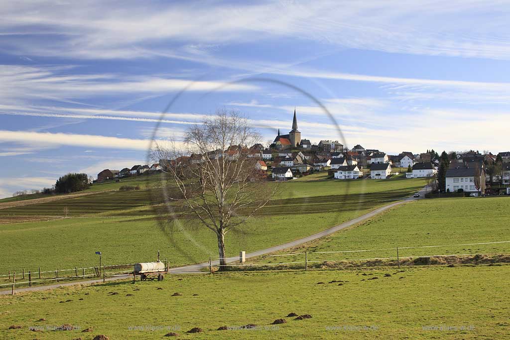 Rthen, Ruethen, Kallenhardt, Blick zum Ort mit St. Clemens Kirche,