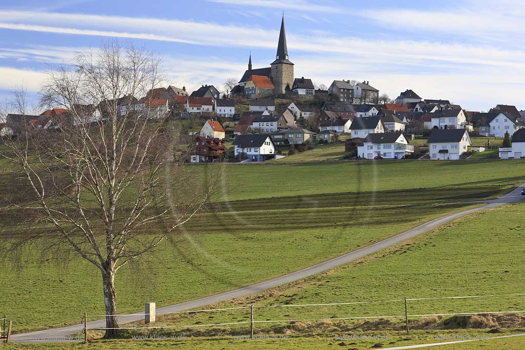 Rthen, Ruethen, Kallenhardt, Blick zum Ort mit St. Clemens Kirche,