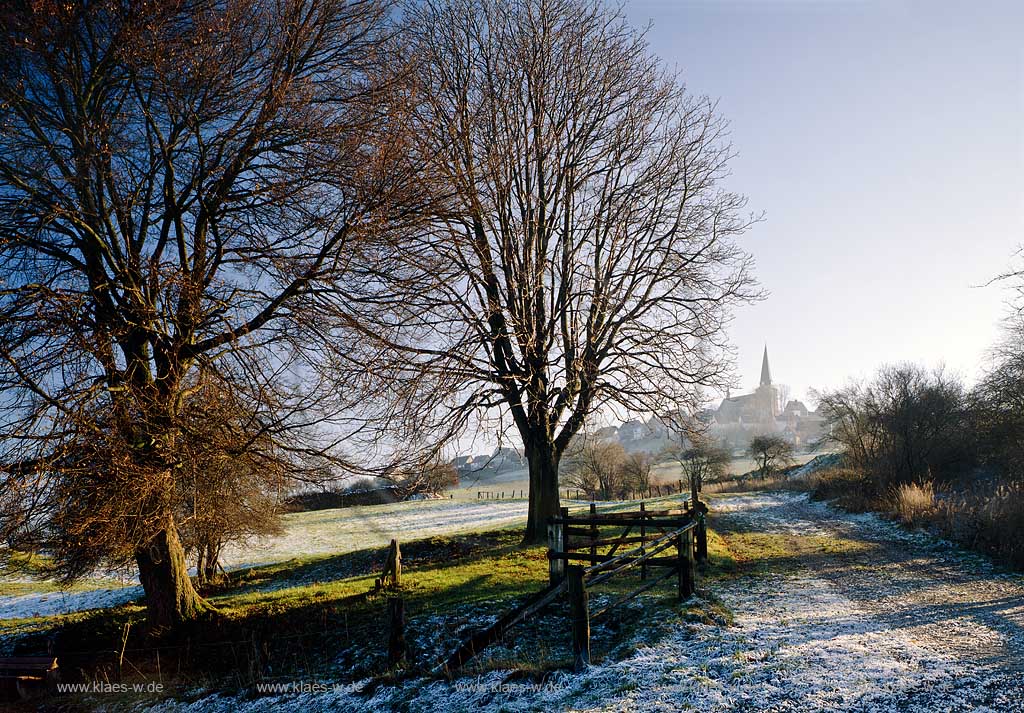 Ruethen, Rthen, Kreis Soest, Kallenhardt, Blick auf Ort und Landschaft, Sauerland