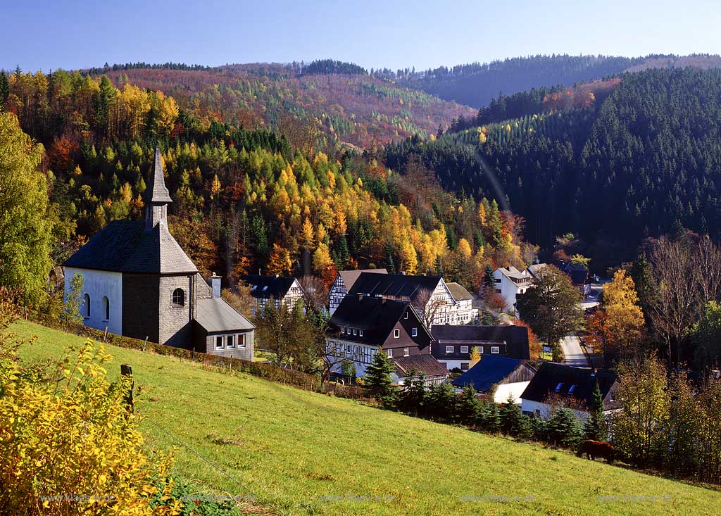 Schmallenberg, Latrop, Hochsauerlandkreis, Blick auf Ort und Lanschaft, Sauerland