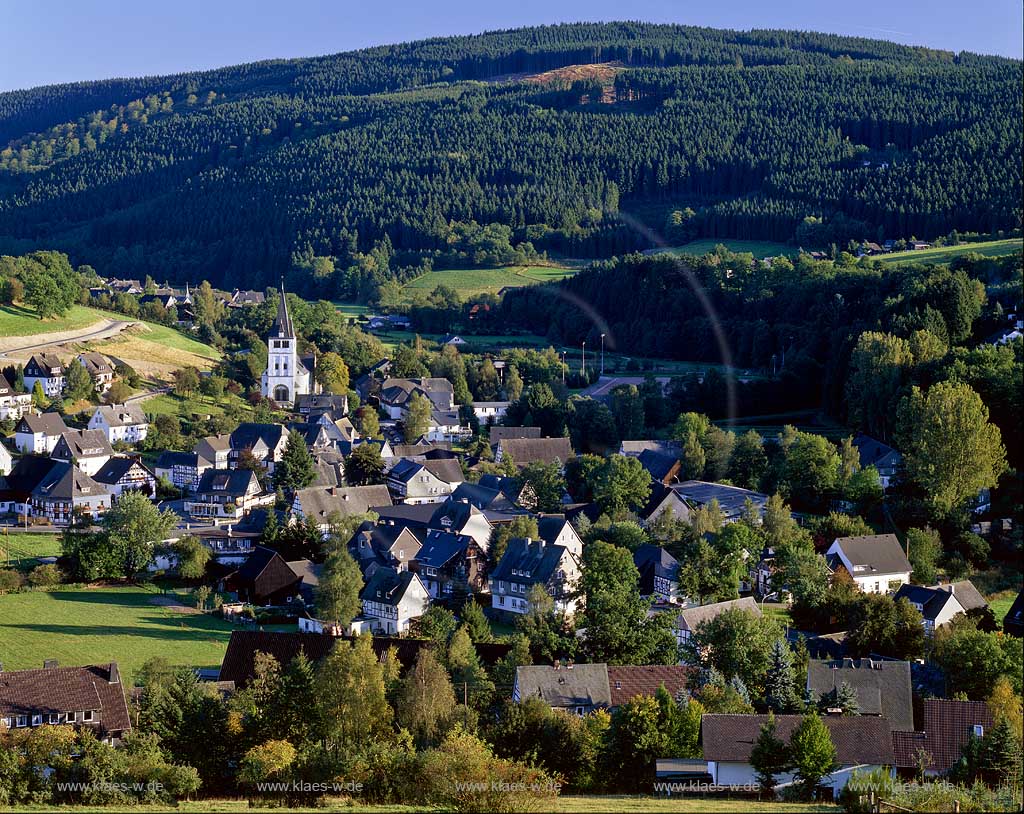 Schmallenberg, Fleckenberg, Hochsauerlandkreis, Blick auf Ort und Landschaft, Sauerland