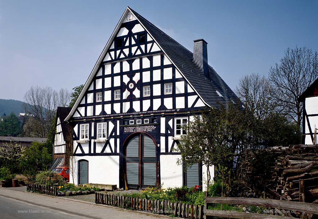 Schmallenberg, Fleckenberg, Hochsauerlandkreis, Blick auf Fachwerkhof, Sauerland