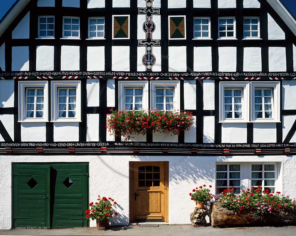 Schmallenberg, Lenne, Hochsauerlandkreis, Blick auf Fachwerkhaus, Sauerland