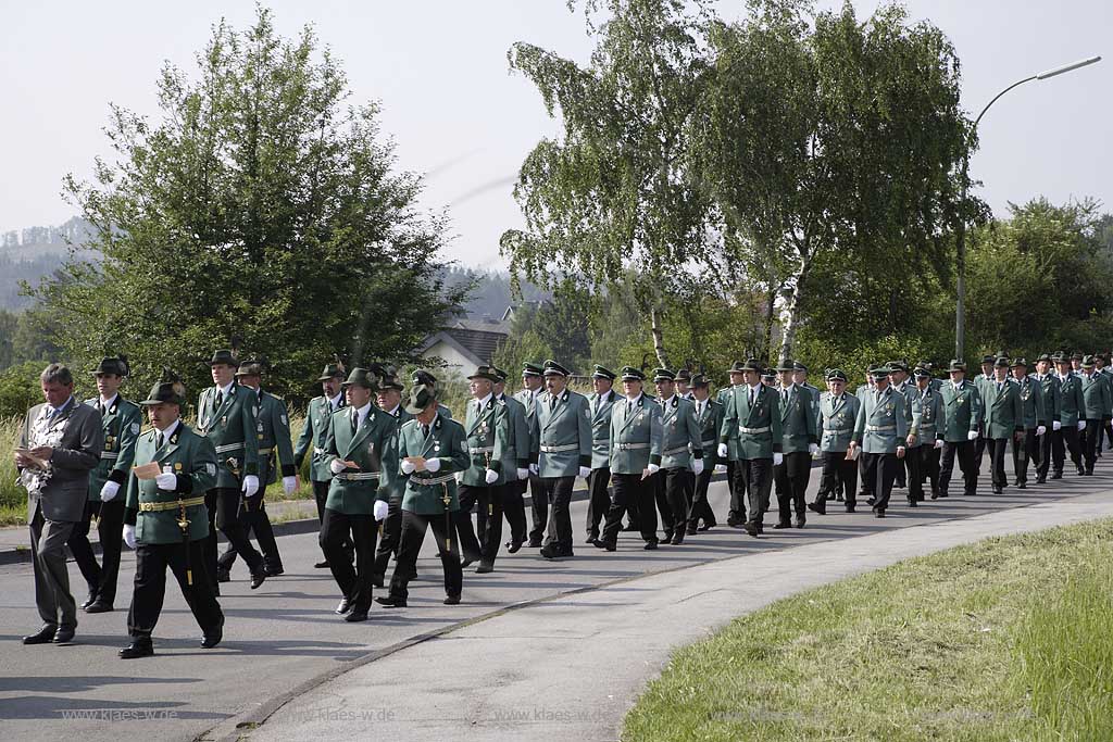 Sundern, Hochsauerlandkreis, Fronleinnam,  Prozession, Staenzug, Sauerland