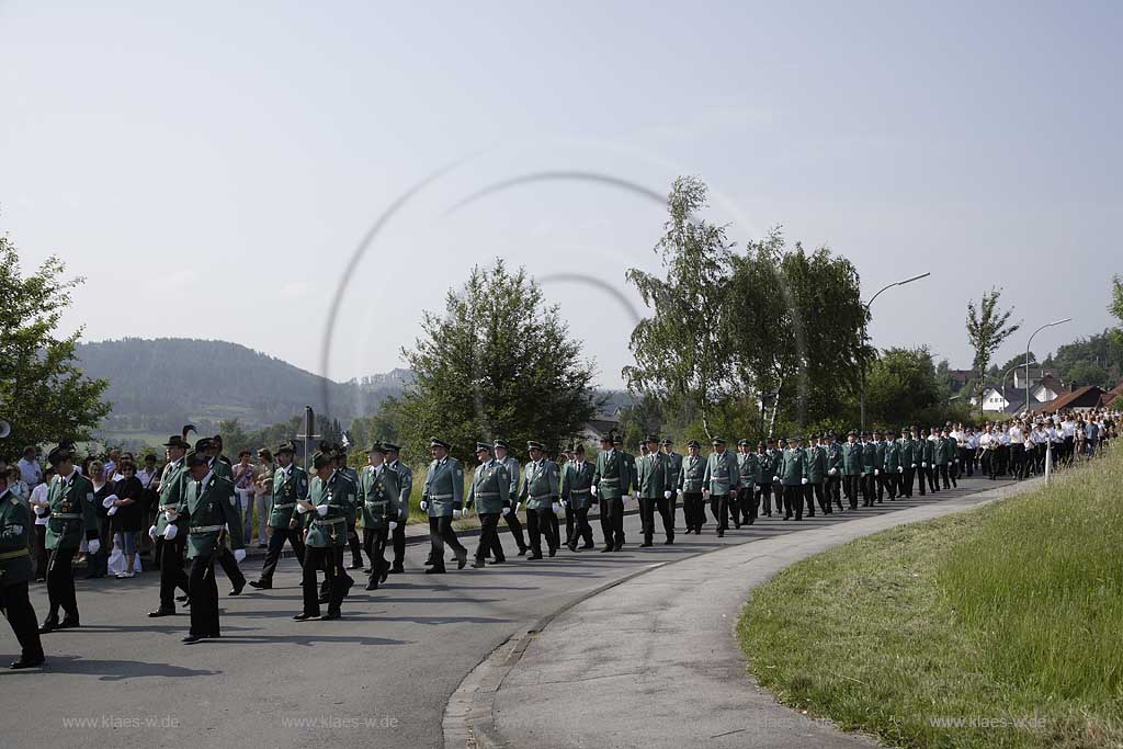 Sundern, Hochsauerlandkreis, Fronleinnam, Prozession, Staenzug, Sauerland