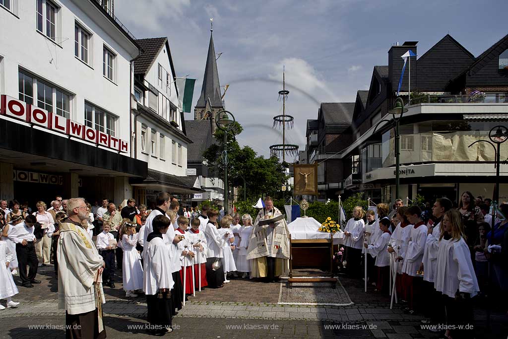 Sundern, Hochsauerlandkreis, Fronleinnam, Prozession, Straengottesdienst, Sauerland