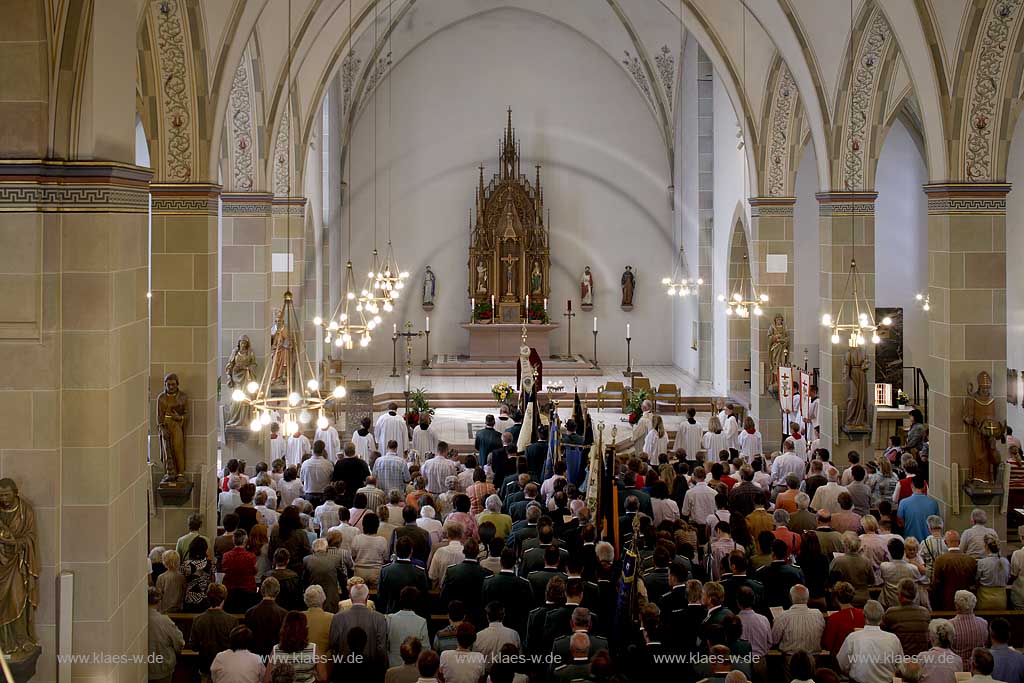 Sundern, Hochsauerlandkreis, Fronleinnam, Prozession in St. Johannes Kirche, Sauerland