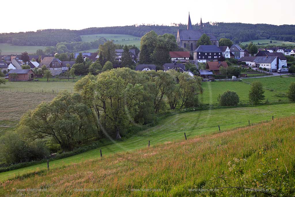 Sundern, Hellefeld, Im alten Testament, Blick auf Ort und Landschaft, Sauerland