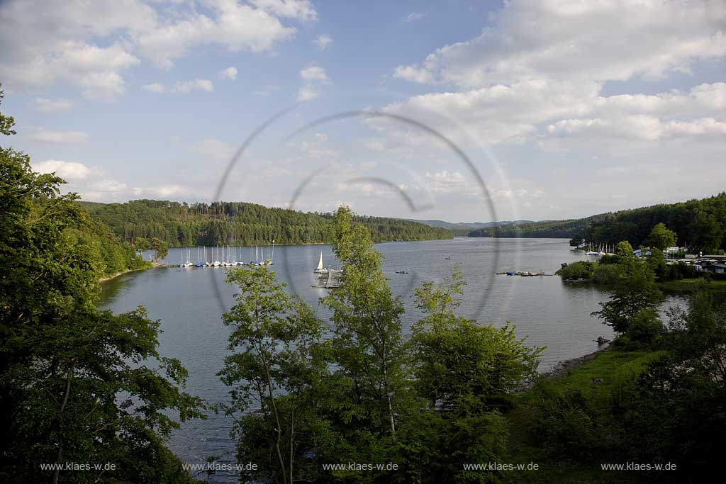 Sundern, Sorpesee, Hochsauerlandkreis, Blick auf See mit Booten und Landschaft, Sauerland