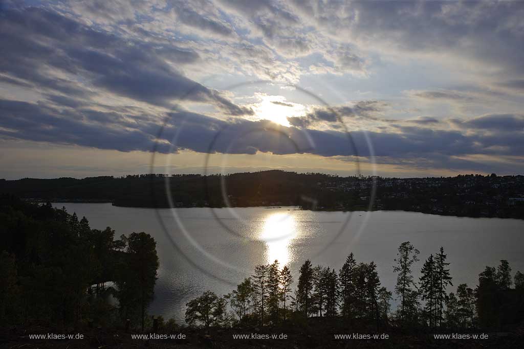 Sundern, Sorpesee, Hochsauerlandkreis, Blick auf Sorpeesee in Abendstimmung, Sauerland