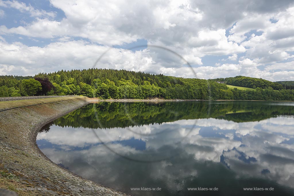 Luedenscheid, Versetalsperre mit Wolkenspiegelung; between Luedenscheid and Herscheid, barrier lake Versetalsperre.