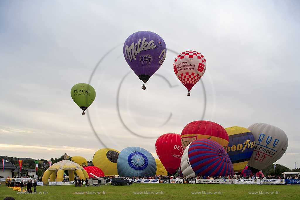 Warstein, Kreis Soest, Warsteiner Internationale Montgolfiade, Milka und Sparkasse Ballon, Sauerland