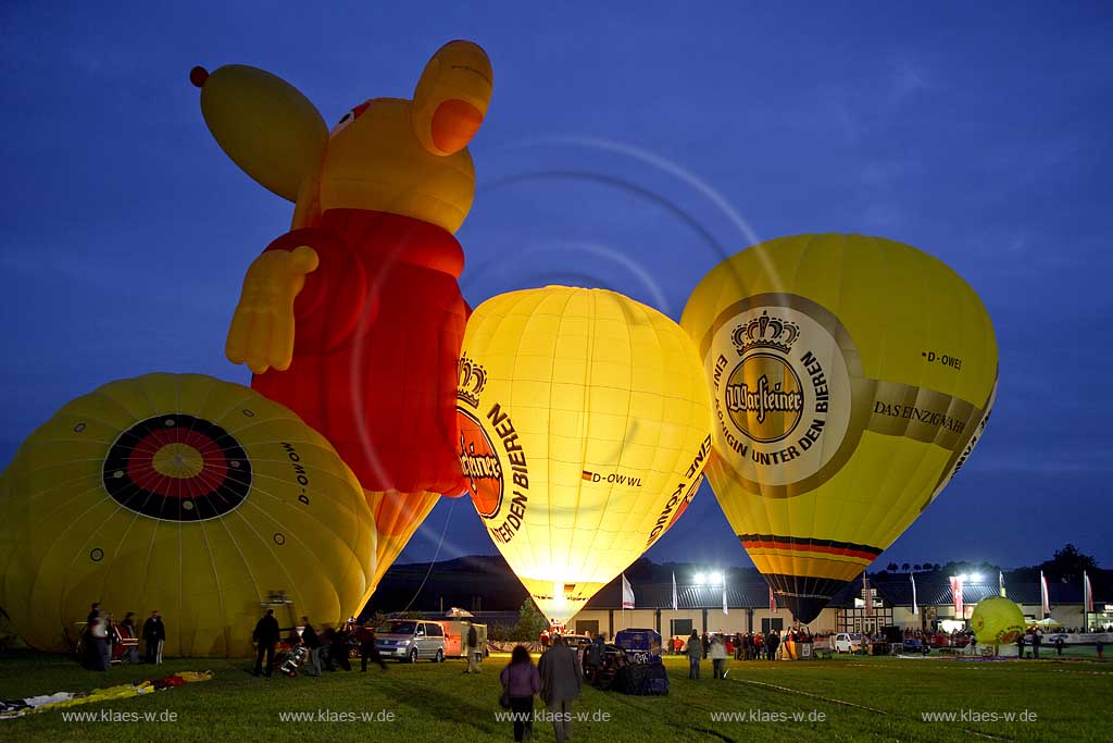 Warstein, Kreis Soest, Warsteiner Internationale Montgolfiade, Nacht, Night Glow, Warsteiner Ballon, Sauerland