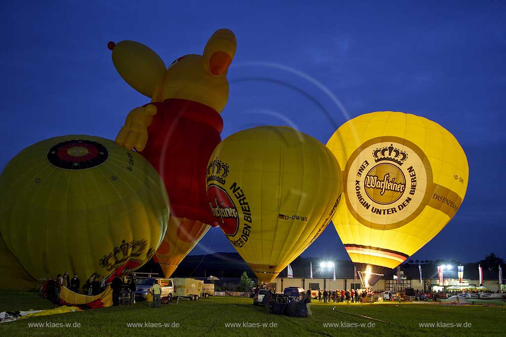 Warstein, Kreis Soest, Warsteiner Internationale Montgolfiade, Nacht, Night Glow, Warsteiner Ballon, Sauerland