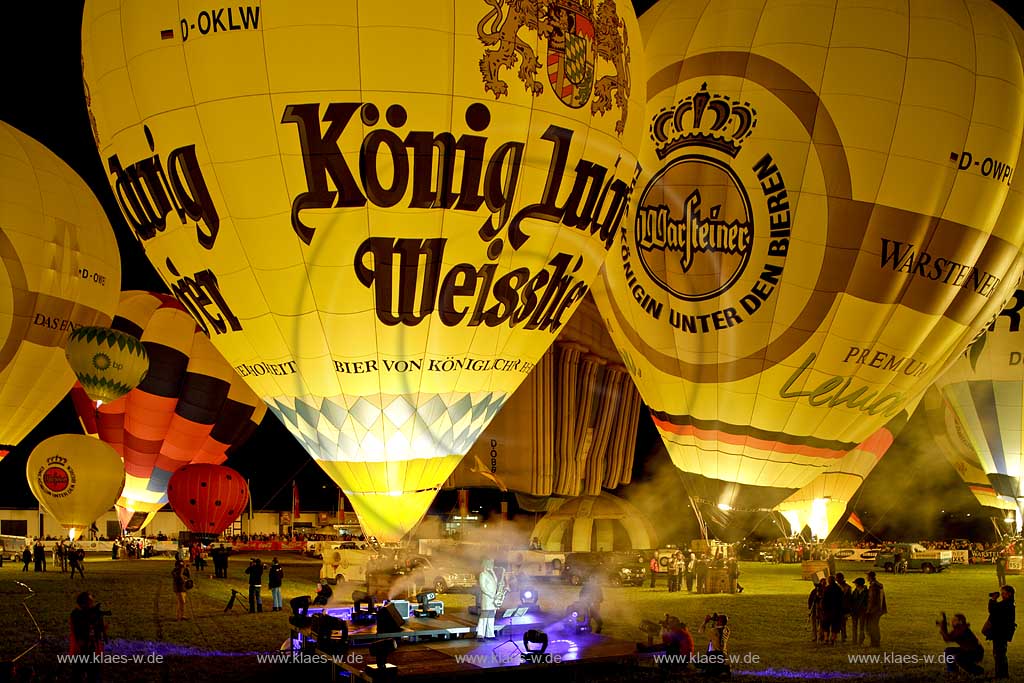 Warstein, Kreis Soest, Warsteiner Internationale Montgolfiade, Nacht, Night Glow, Warsteiner, Koenig, Knig Ludwig Ballon, Sauerland