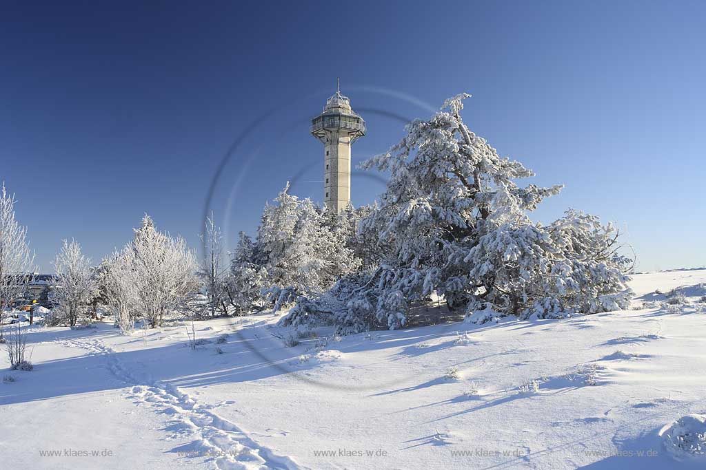 Willingen Upland Ettelsberg Aussichtsturm Heidekopfturm in verschneiter Raureif Winterlandschaft; Ettelsber tower in snow covered frosty winter landscape