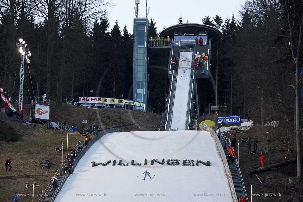 Willingen, Upland, Sauerland, Mhlenkopfschanze, Muehlenkopfschanze,  FIS Weltcup im Teamspringen, Skispringer beim Sprung
