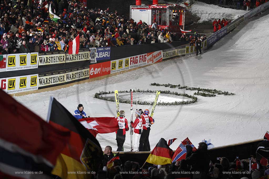 Willingen, Upland, Sauerland, Mhlenkopfschanze, Muehlenkopfschanze,  FIS Weltcup im Teamspringen, Team Norwegen, Team Norway, Fans, Fahnen