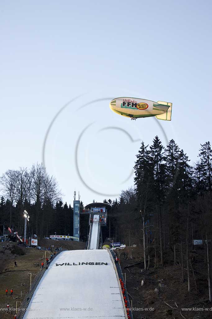 Willingen, Upland, Sauerland, Mhlenkopfschanze, Muehlenkopfschanze,  FIS Weltcup im Teamspringen, Radio FFH Zeppelin, Flutlicht