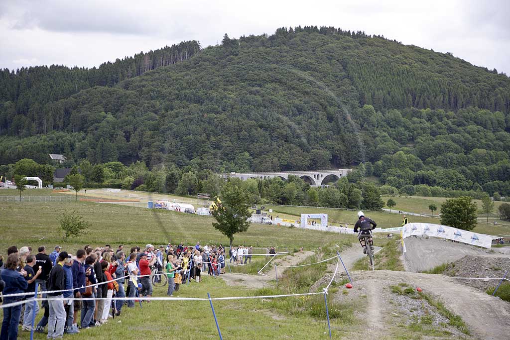 Willingen, Kreis Olpe, Sympatex Bike Festival, Blick auf Rennen und Zuschauer, Sauerland