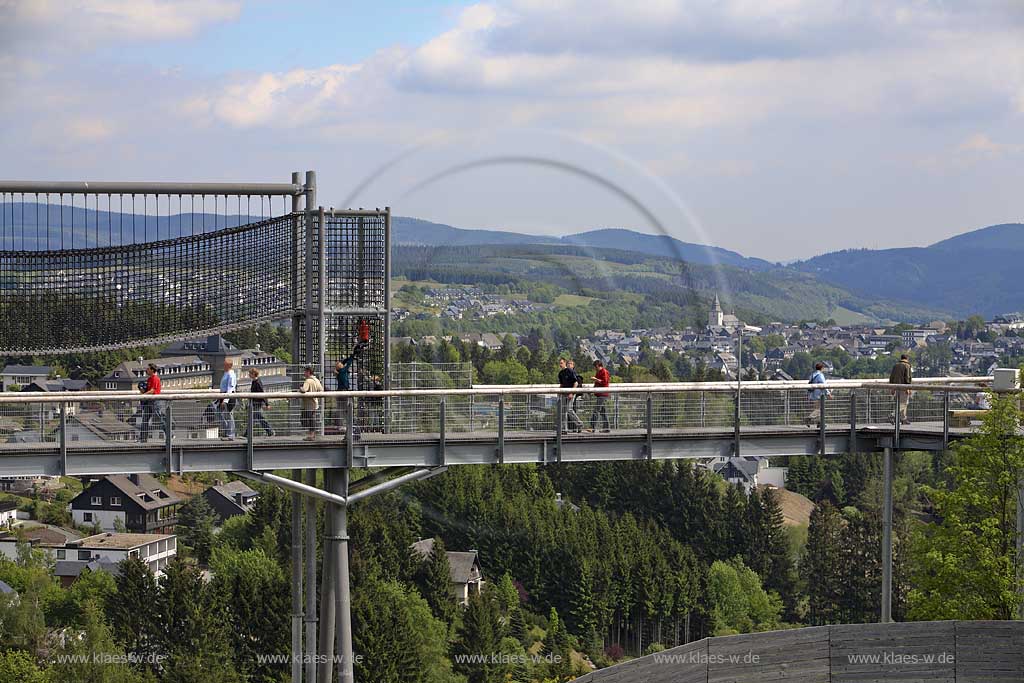 Winterberg, Hochsauerlandkreis, Blick in Bikepark, Blick von der Panorama Erlebnis Brcke, Bruecke, Sauerland