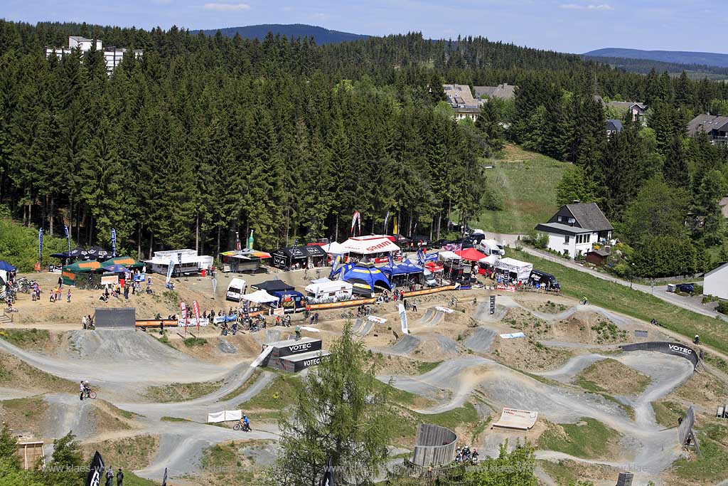 Winterberg, Hochdauerlandkreis, Blick auf Bikepark und Landschaft, Freeride Festival, Sauerland