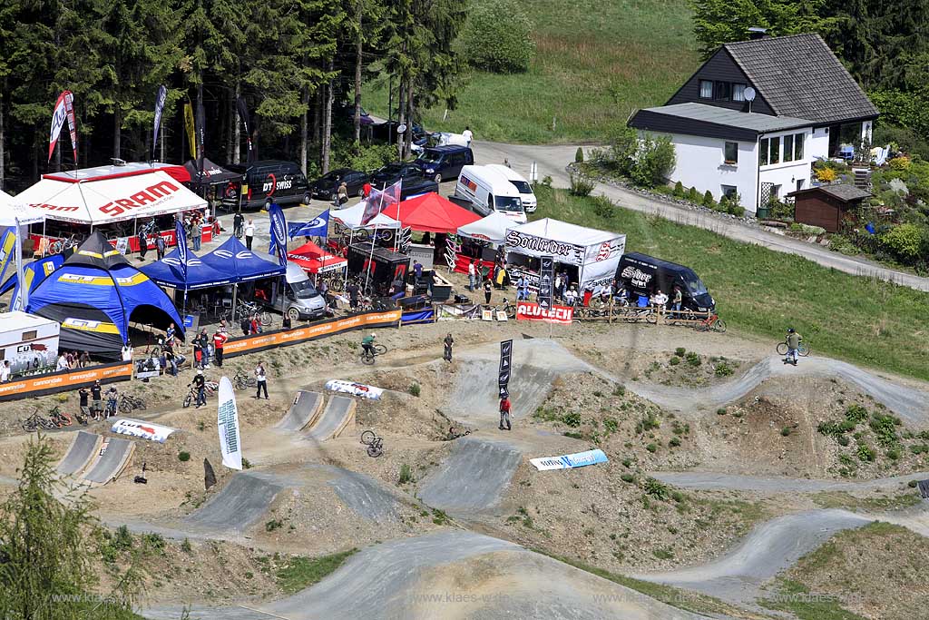 Winterberg, Hochdauerlandkreis, Blick auf Bikepark und Landschaft, Freeride Festival, Sauerland