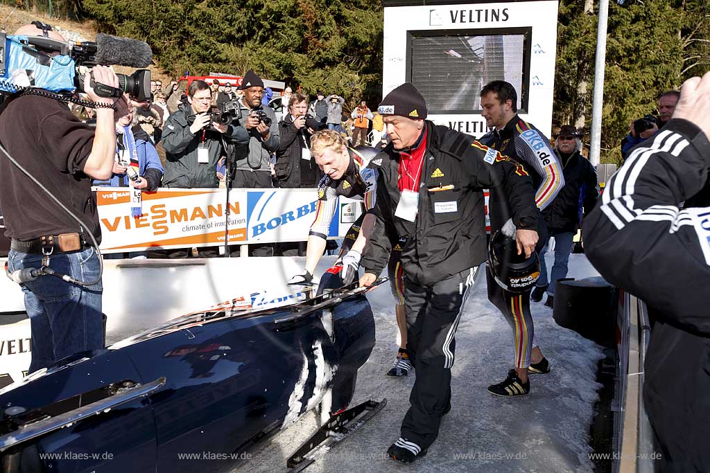 Winterberg, Viessmann FIBT World Cup Bob, Bobbahn, Zweierbob, Ziel,