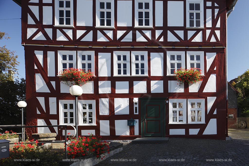 Burbach, Blick auf alte Vogtei, eines der stattlichsten Fachwerkhaeuser des Siegerlandes; Burbach, view to the old bailiwick.