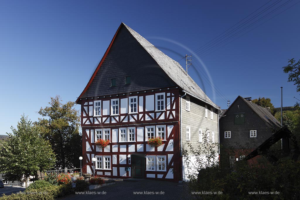 Burbach, Blick auf alte Vogtei, eines der stattlichsten Fachwerkhaeuser des Siegerlandes; Burbach, view to the old bailiwick.