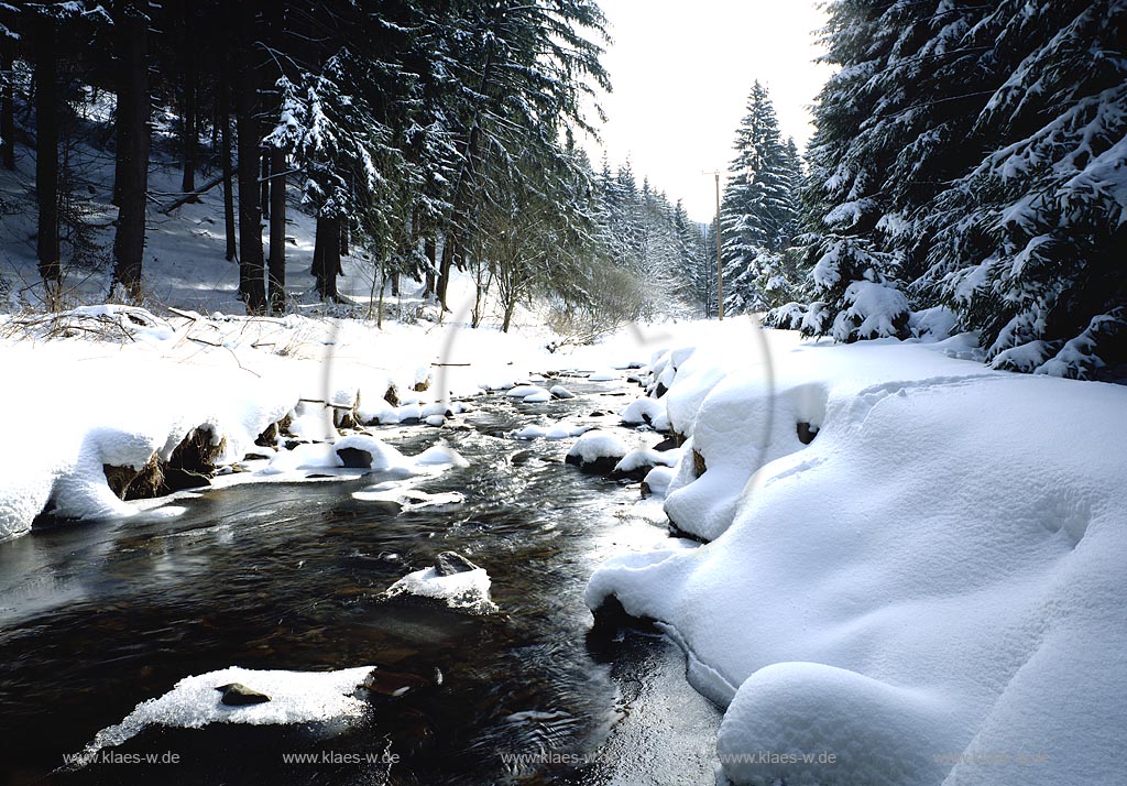 Bucheller, Burbach, Kreis Siegen-Wittgenstein, Siegerland, Blick in Buchellertal, Bucheller Tal in Winterlandschaft