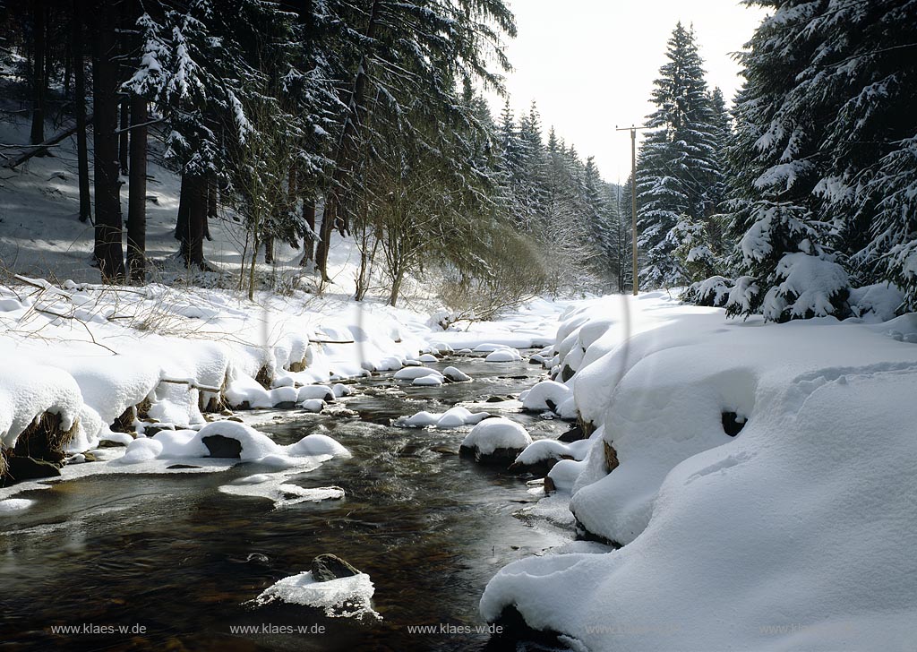 Bucheller, Burbach, Kreis Siegen-Wittgenstein, Siegerland, Blick in Buchellertal, Bucheller Tal in Winterlandschaft