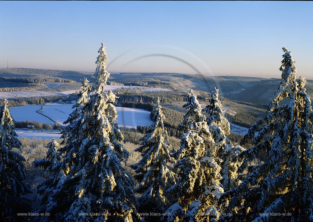 Luetzel, Ltzel, Hilchenbach, Kreis Siegen-Wittgenstein, Siegerland, Blick vom Gillerturm auf Natur und Landschaft