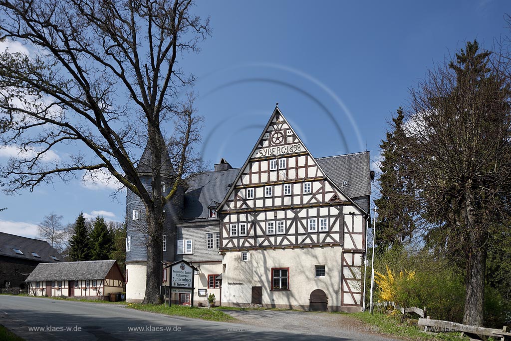 Kreuztal Junkernhees, SchlossJunkernhess im Fruehling; Kreuztal Junkernhess, castle Junkernhees in springtime