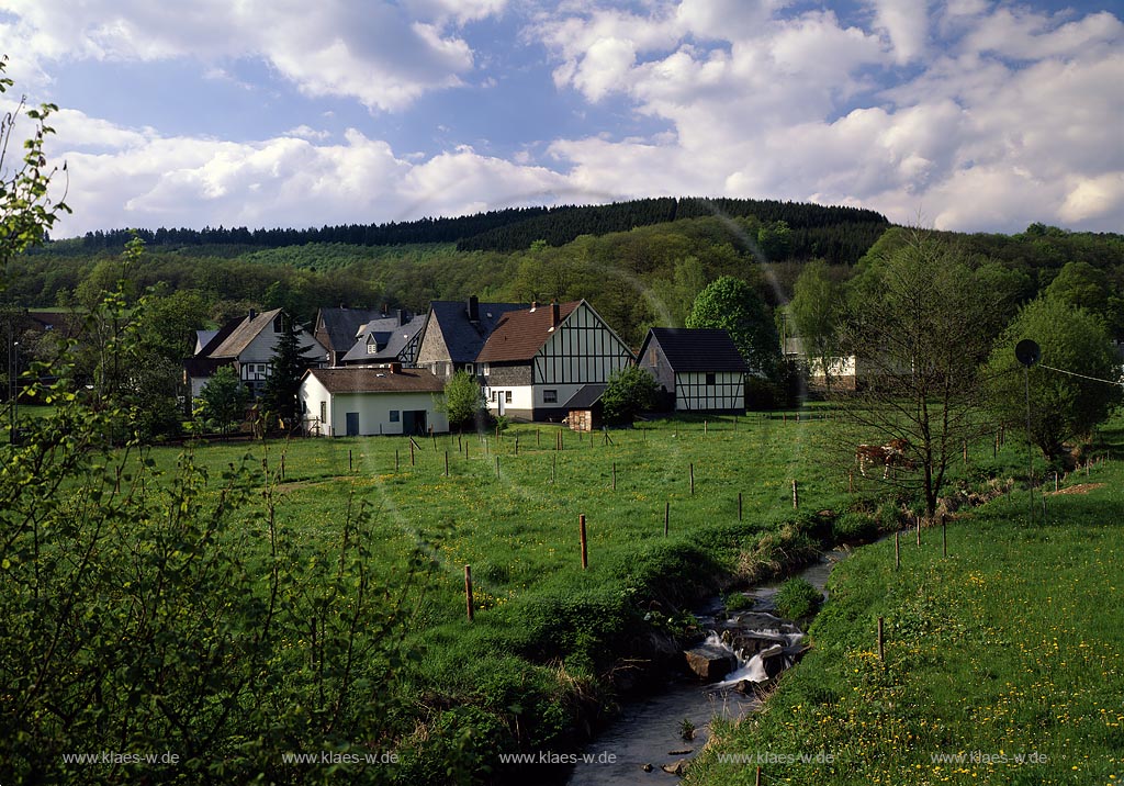 Afholderbach, Netphen, Kreis Siegen-Wittgenstein, Siegerland, Blick auf Ort und Landschaft