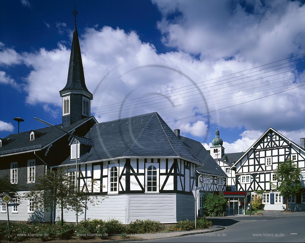 Eisern, Siegen, Kreis Siegen-Wittgenstein, Siegerland, Blick auf alte Kapellenschule