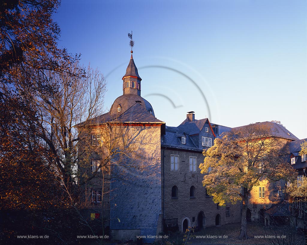 Siegen, Kreis Siegen-Wittgenstein, Siegerland, Blick auf Oberes Schloss,