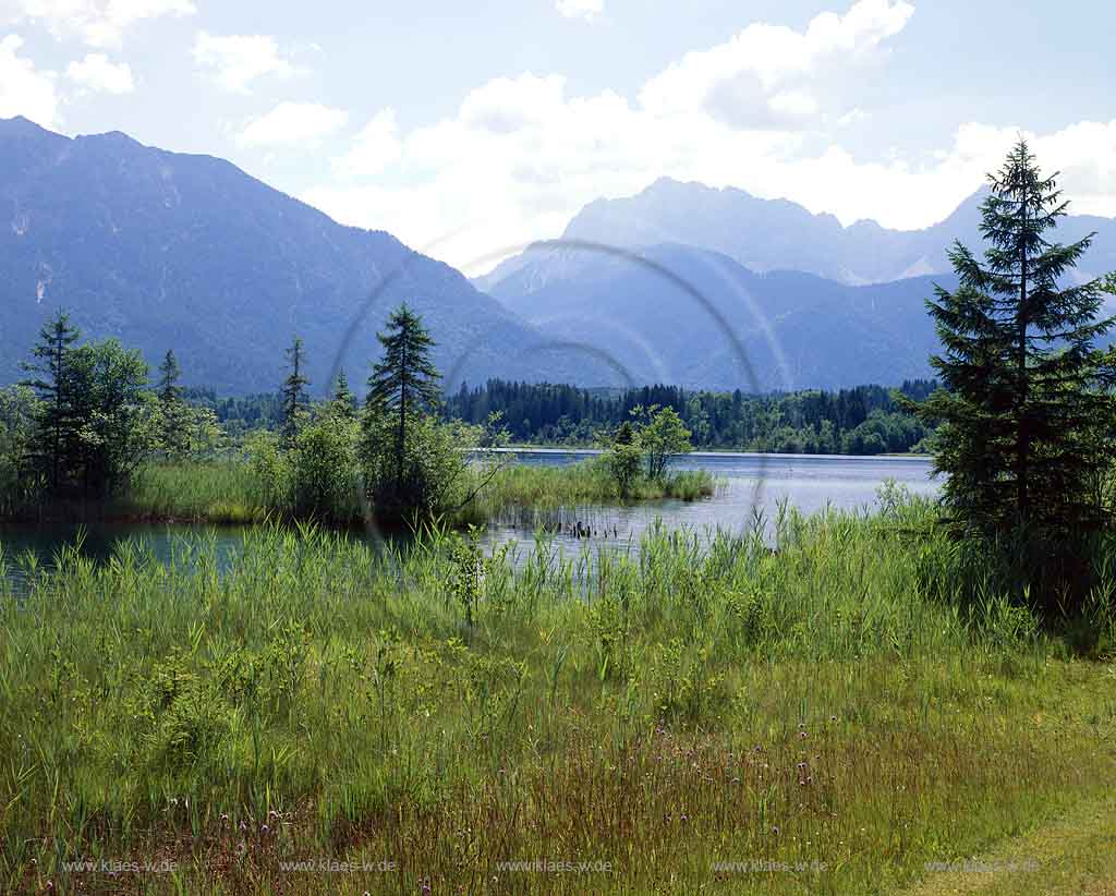 Barmsee, Wallgau, Klais, Karwendelgebirge, Regierungsbezirk Oberbayern, Landkreis Garmisch-Partenkirchen, Werdenfelser Land, Blick auf Barmsee und Landschaft mit Sicht zur Karwendel Gebirgsgruppe    