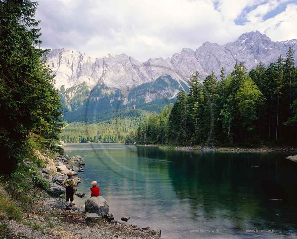 Eibsee, Garmisch-Partenkirchen, Regierungsbezirk Oberbayern, Werdenfelser Land, Blick auf Eibsee und Landschaft mit Sicht auf Zugspitze