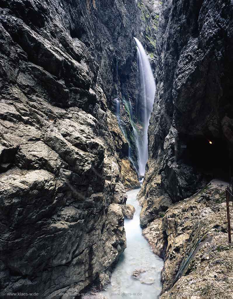 Hammersbach, Wettersteingebirge, Oberbayern, Garmisch-Partenkirchen, Werdenfelser Land, Klamm, Hoellentalklamm, Hllentalklamm, Blick auf Schlucht mit Wasserfall