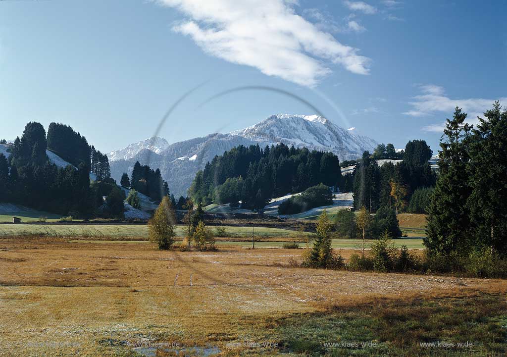 Stillachtal bei Oberstorf in Herbstlandschaft mit Raureif; Stillachtal valley near Oberstorf in autumn landscape with hoarfrost