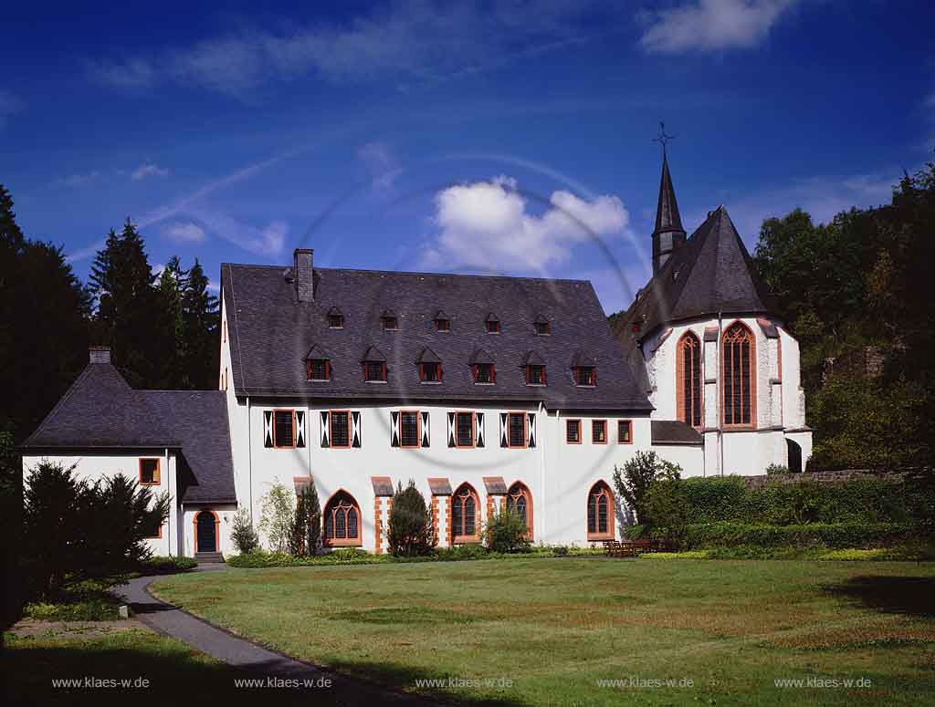 Asbach, Schneberg, Schoeneberg, Landkreis Neuwied, Westerwald, Blick auf Kloster Ehrenstein