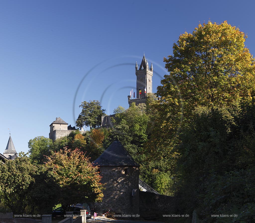 Dillenburg, der Wilhelmsturm ist das heutige Wahrzeichen der Stadt.  In den Jahren 1872 bis 1875 wurde der Wilhelmsturm auf dem ehemaligen oberen Schlosshof nach Plaenen des Baumeisters Friedrich Albert Cremer mit deutsch-niederlaendischer Unterstuetzung errichtet. Heute befindet sich im Inneren des Turmes ein Museum, das vorwiegend Objekte zur Geschichte der Haeuser Nassau und Oranien-Nassau praesentiert: das Leben Wilhelms von Oranien; Dillenburg, tower Wilhelmsturm.