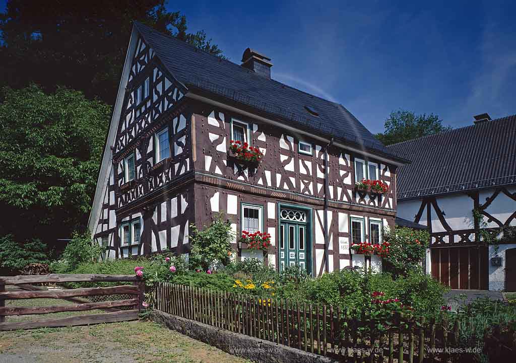 Maxsain, Selters, Westerwaldkreis, Westerwald, Blick auf Haus Sahm, Fachwerkhaus