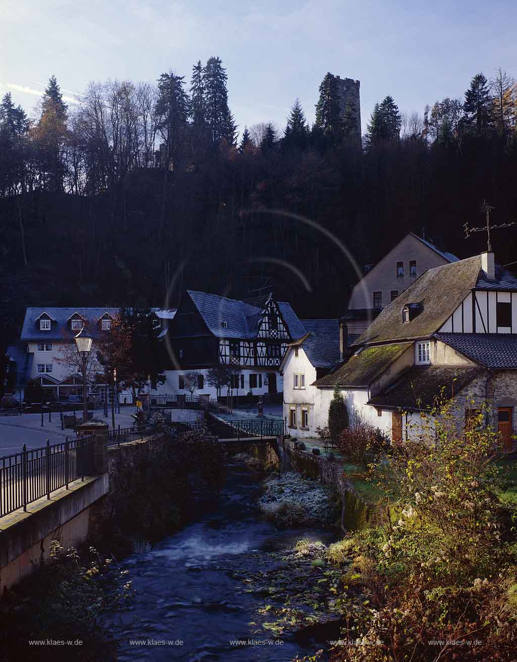 Hhr-Grenzhausen, Grenzau, Westerwald, Westerwaldkreis, Blick auf Burg Grenzau, Burg Grofreuden und Ort, Gransioie, Burgruine