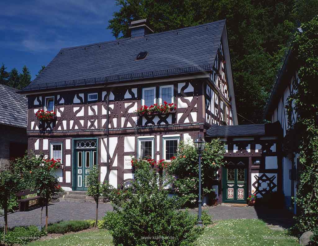 Maxsain, Selters, Westerwaldkreis, Westerwald, Blick auf Haus Sahm, Fachwerkhaus